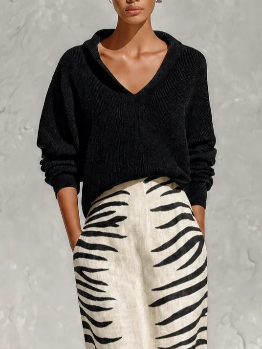 Africa - Top in maglia nero e gonna zebrata.