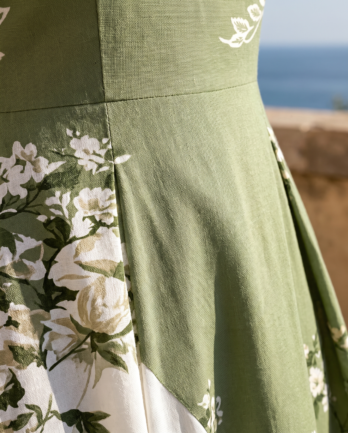 Rosalía - Abito midi verde con inserto floreale